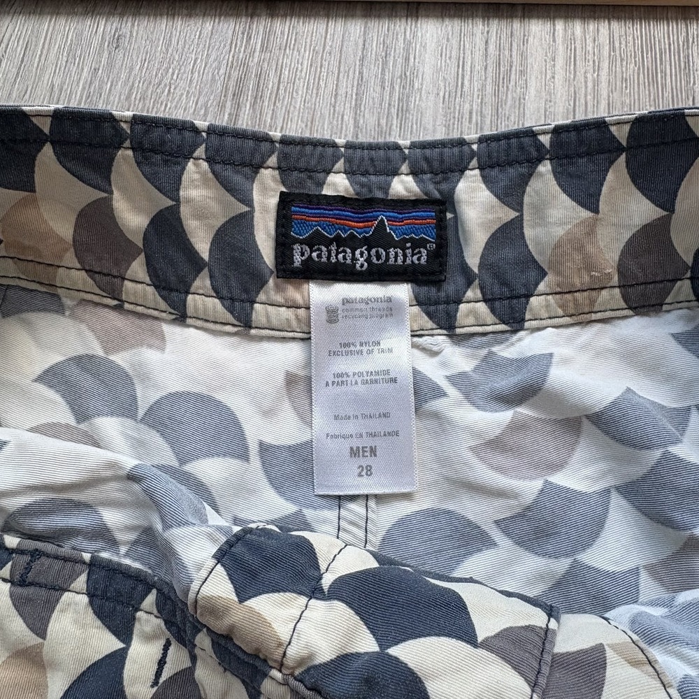Patagonia Men's Board Shorts 28 Gray Geometric Wave Print Swim Trunks - Picture 7 of 7